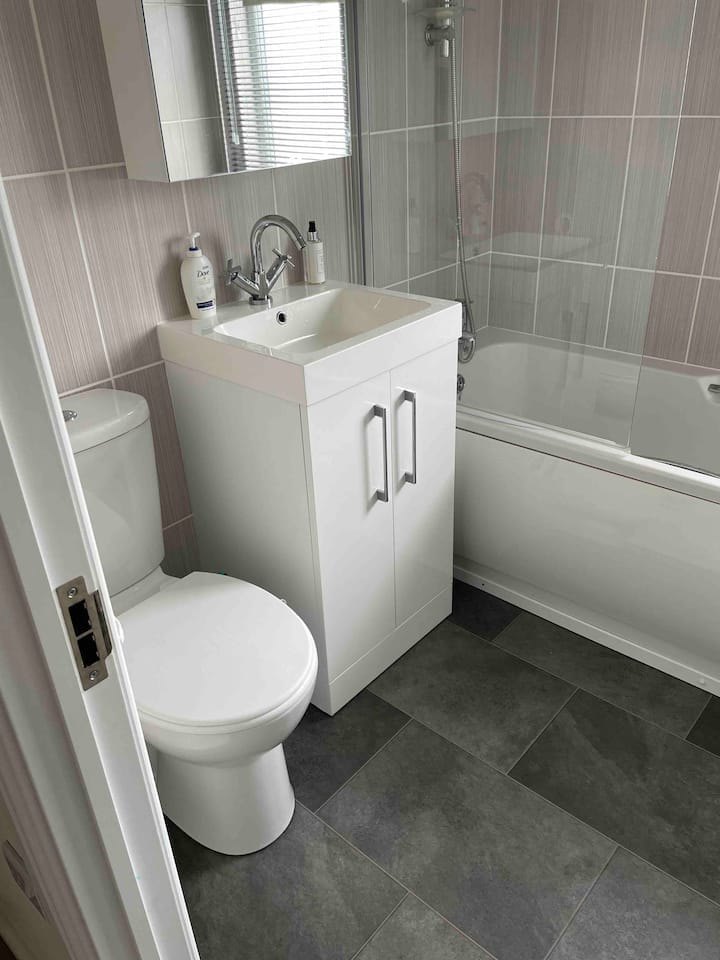 d747695a-451e-4c99-a2f6-e8d3277bbd2a