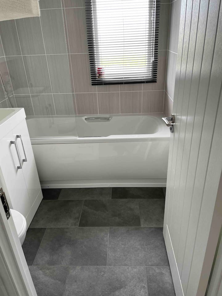 feb51d4c-dd30-4595-b162-0dd01de4ab43